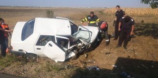UPDATE! Ultimă oră! Trafic dirijat! Mașină izbită de un copac
