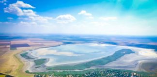 Ce nebunie a declanşat Balta Albă, lacul tămăduirilor. Staţiunea care l-a inspirat pe Alecsandri să scrie o nuvelă şi pe Aman să picteze „La scăldătoare”