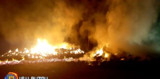 Incendiu la Beceni! Au ars tone de furaje