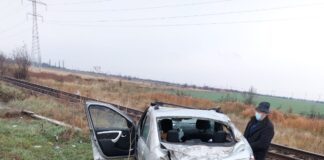 FOTO! Accident pe variantă! O mașină s-a răsturnat! Un pasager, preluat de ambulanță