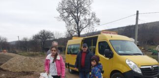 FOTO! Sute de cadouri pentru copiii din Vernești