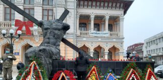 FOTO! Eroii martiri buzoieni, comemorați la Monumentul Revoluției din Piața Dacia