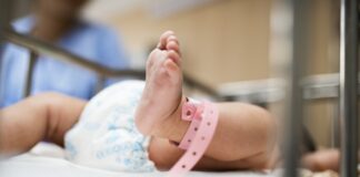 Câți copii au venit pe lume în primele două zile de Crăciun, la Maternitatea Buzău. Primul, un băiat născut prematur