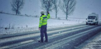 UPDATE! Traficul a fost reluat! De ce a fost închis E 85, la Căldărușanca. Unde mai sunt probleme din cauza poleiului