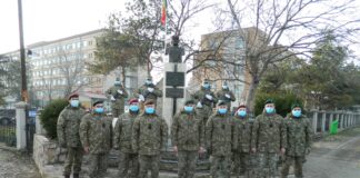 După 99 de ani! Parașutiștii buzoieni, onor la statuia generalului Grigore Baștan. Povestea impresionantă a părintelui parașutismului militar