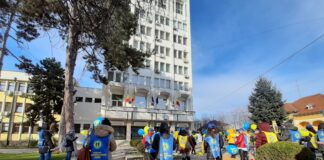 (FOTO) Moment de reculegere, în fața Prefecturii! Un nou protest al sindicaliștilor buzoieni din sănătate