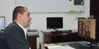 Cu ochii pe vaccin, la orele online. Ce spune un profesor de la școala militară Boboc