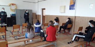 Fără discriminare! Adolescenți în dialog cu polițiști, la Școala nr. 6 din Buzău