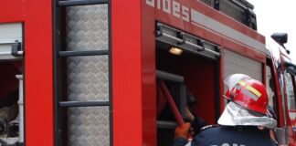 (UPDATE) Persoană cu arsuri, în urma unui incendiu izbucnit într-un garaj din Nehoiu