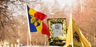 Galerie FOTO impresionantă! Buzău: Procesiune cu icoana făcătoare de minuni a Maicii Domnului