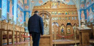 FOTO! Lider buzoian, mesaj din mănăstire