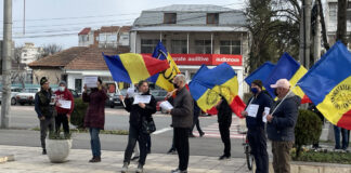 Ziua protestelor contra restricțiilor, la Buzău. După două mitinguri în fața Prefecturii și a Palatului Comunal, se anunță altul, la ora 20:00