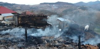 (FOTO) Misiuni dificile, la Bisoca! Propietarul unei case mistuite, atac de panică