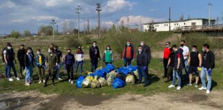 (FOTO) VERNEȘTI. PSD-iștii au strâns gunoaie, de Ziua Pământului. Cine a participat