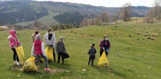(FOTO) Peste 800 de saci cu gunoi, adunați în comuna Bisoca! Inițiativă a Asociației Zestrea Bisoceană