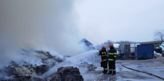 Galerie FOTO! Încă nu a fost lichidat! Noutăți despre incendiul izbucnit la un depozit de reciclabile