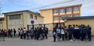 Peste 10.000 de elevi buzoieni au revenit în bănci