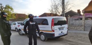 Bătaie generală, pe stradă! Patru scandalagii, două femei și doi bărbați, în arest!