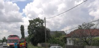 (FOTO) Mașină proiectată în gard! Doi răniți, pe DN 2 E 85, la Potârnichești