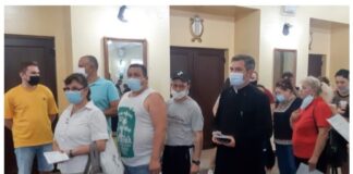 (FOTO) Preoți și enoriași, la coadă, pentru a dona sânge. Unde s-a întâmplat