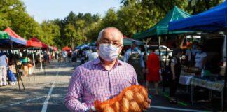 Atac la Toma, cu poza primarului Boc: „De ce la Cluj se poate și la Buzău, nu?”