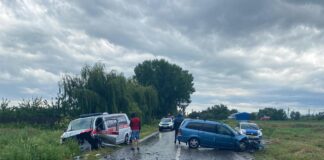 UPDATE! (FOTO) Trafic blocat! Ambulanță implicată! Accident pe drumul spre Monteoru!