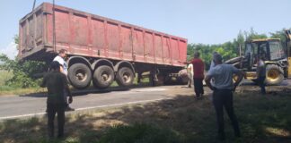 (FOTO) Trafic blocat pe DN1 B, la Săhăteni! Se circulă pe o rută ocolitoare