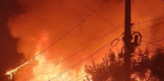 (FOTO) UPDATE! Incendiu în orașul Buzău! Trei case, cuprinse de flăcări