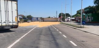 (FOTO) UPDATE! Trafic blocat pe DN 1 B, la Merei! Impact între un autocamion și o mașină