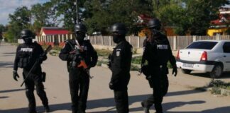 AZI. Bărbat cu cuțit, amenințări către consăteni. Au intervenit mascații