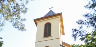 Galerie FOTO! Biserica de pe bulevard a fost sfințită. A oficiat chiar IPS Ciprian