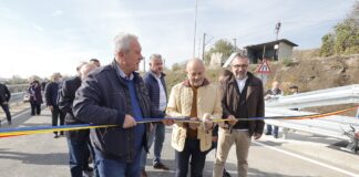(Galerie FOTO) S-a tăiat panglica! Noul pod de la Vadu Pașii, deschis circulației auto și pietonale