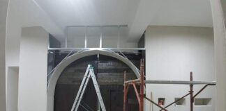 (FOTO) INEDIT! Aici vor fi expuse Porțile Mănăstirii Bradu