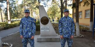 (FOTO) INEDIT! Povestea gemenilor elevi de la școala militară din BOBOC
