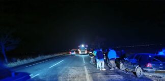 (FOTO) Accident cu trei mașini. Doi răniți. Trafic dirijat în apropiere de Hanul lui Țintă
