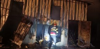 (FOTO) Depozit de mobilă din Buzău, mistuit! Incendiu de proporții. Mobilizare impresionantă de forțe