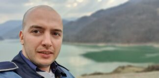 (FOTO) El este polițistul buzoian de pe podiumul unui concurs de rafting