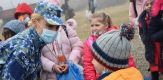 (Galerie FOTO) „Armata lui Moș Nicolae” a umplut ghetuțele copiilor din Mihăilești