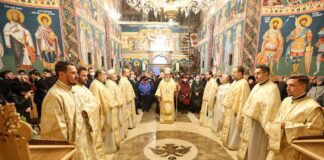 (FOTO) Hramul bisericii de pe bulevardul Bălcescu. A oficiat ÎPS Ciprian