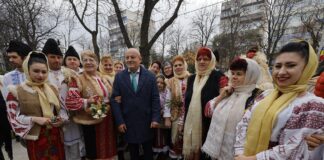 (Galerie FOTO) Aleșii județeni au fost colindați