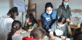 (FOTO) Curs de olărit pentru elevii din Calvini, alături de polițiști