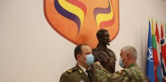 (FOTO) Veteran al teatrelor din Irak și Afganistan, trecut în rezervă. A condus și revista Diviziei