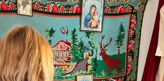 (FOTO) Lacrimi de copil. Jandarmii buzoieni, mesagerii lui Moș Crăciun