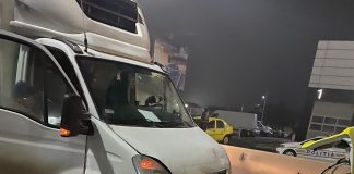 (FOTO) Taximetrist rănit. Accident pe E 85, la Mărăcineni