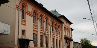 Incident de securitate la Colegiul Economic. Ce a reușit să facă o tânără