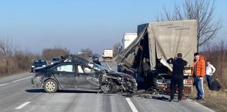 (FOTO) Doi tineri, răniți într-un carambol, la Căldărușanca. Ce s-a întâmplat