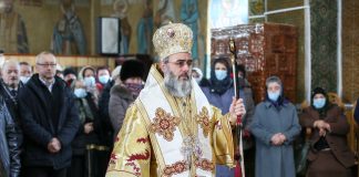 (FOTO) ÎPS Ciprian a slujit la Chiojdu, în ziua praznicului Întâmpinării Domnului