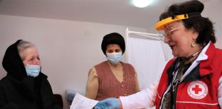 (FOTO) Consultații medicale gratuite oferite de Crucea Roșie, la Gura Teghii