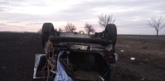 (FOTO) UPDATE! S-au răsturnat cu mașina. O adolescentă a murit