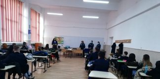 (FOTO) Ziua Internațională a Siguranței pe Internet, la Liceul pentru Deficienți de Vedere și la „Eminescu”
